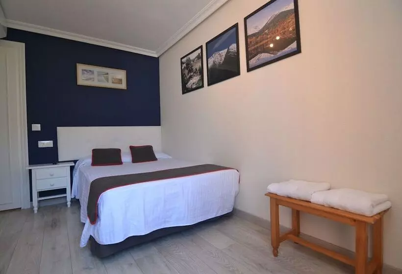 هتل Hostería El Bodegón De Gredos