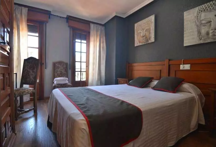 هتل Hostería El Bodegón De Gredos