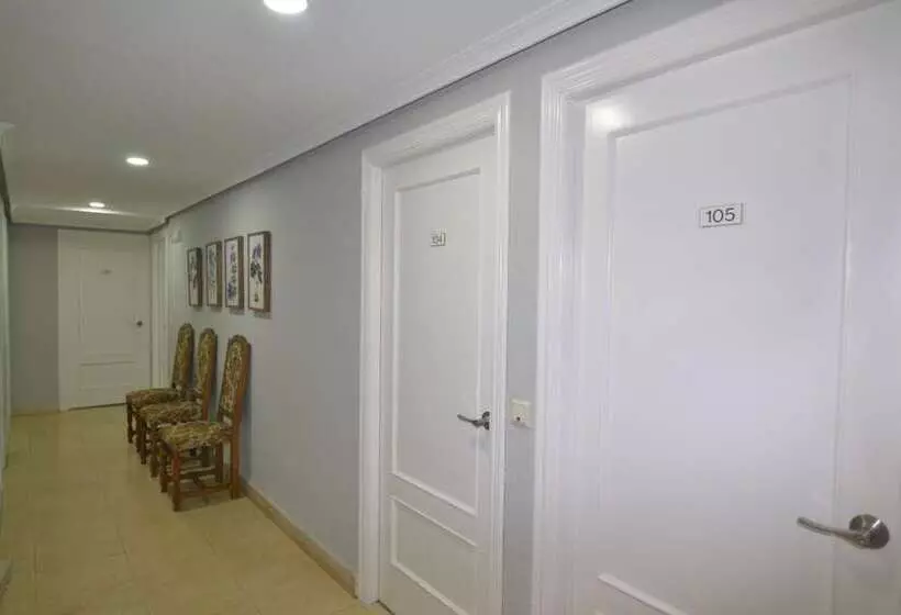 هتل Hostería El Bodegón De Gredos