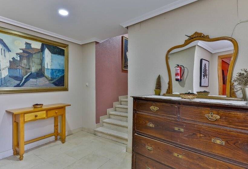 هتل Hostería El Bodegón De Gredos