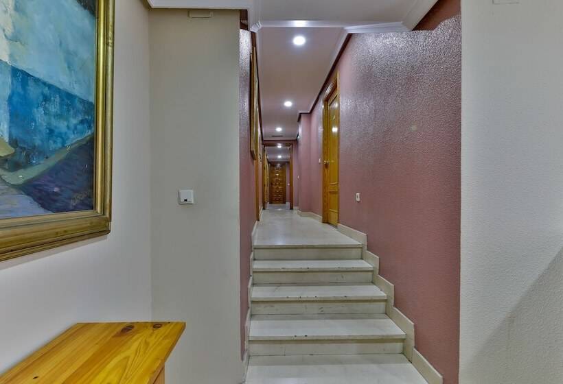 هتل Hostería El Bodegón De Gredos