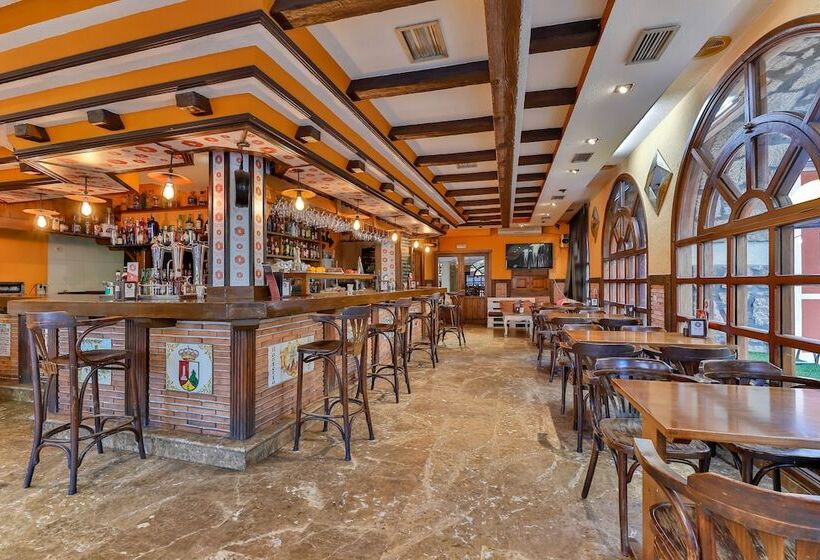 هتل Hostería El Bodegón De Gredos