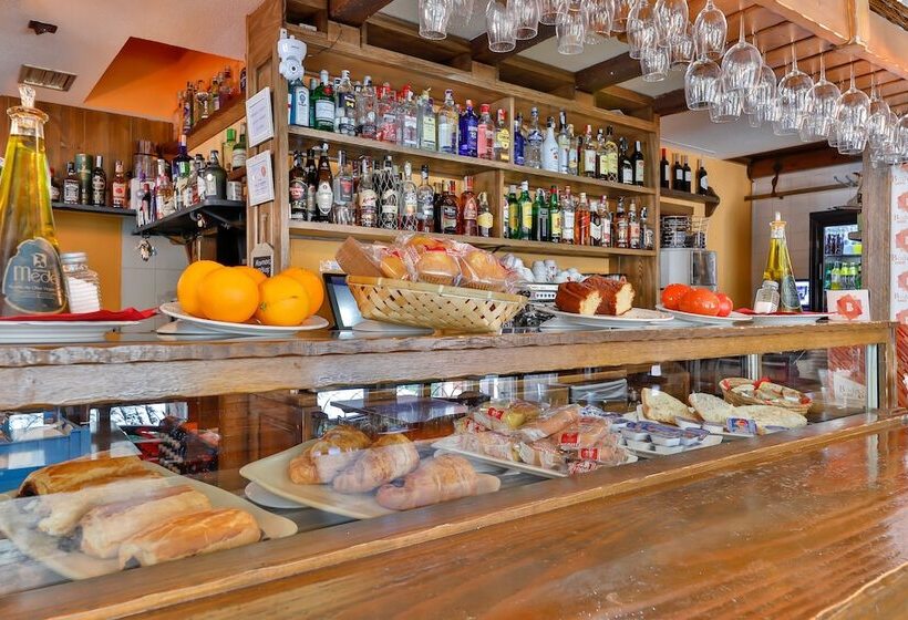 هتل Hostería El Bodegón De Gredos