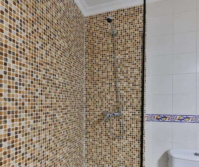 هتل Hostería El Bodegón De Gredos