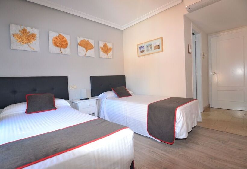 هتل Hostería El Bodegón De Gredos