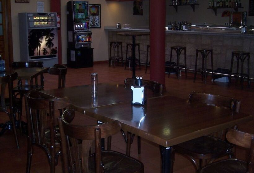 Отель Restaurante Los Prados