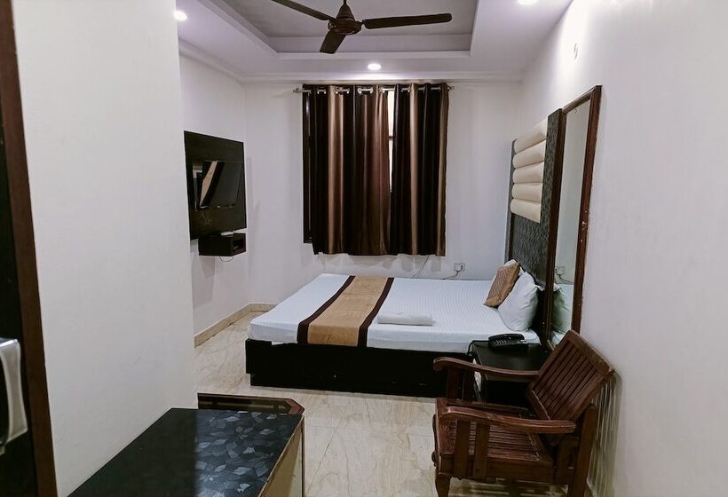 Hotelli Crystal Deluxe At New Delhi Railway Station