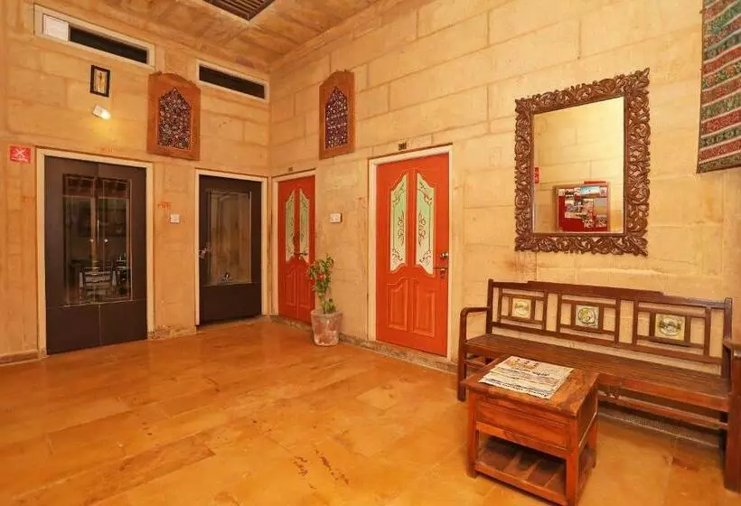 ホテル Heera Court