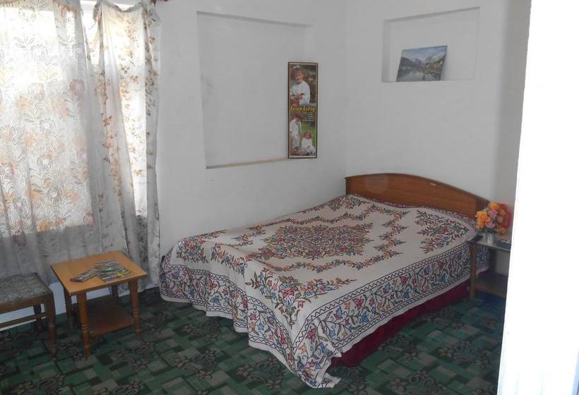 בית מלון כפרי Kashmir Inn