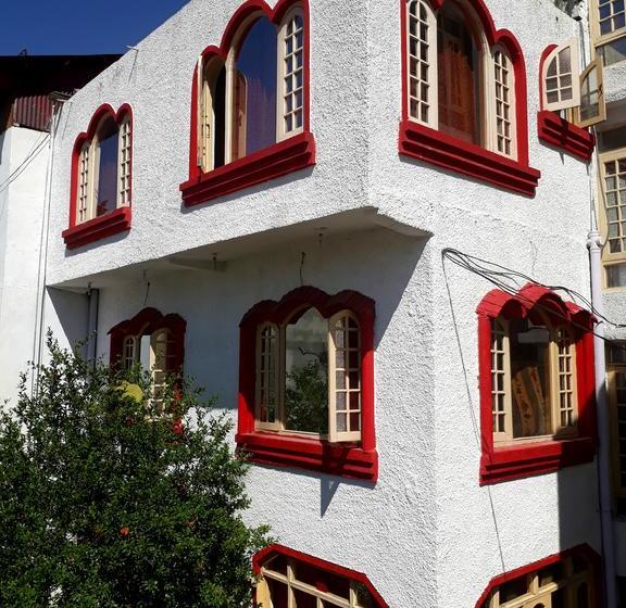 בית מלון כפרי Kashmir Inn