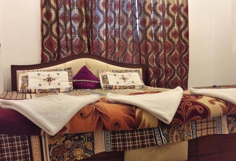 בית מלון כפרי Kashmir Inn