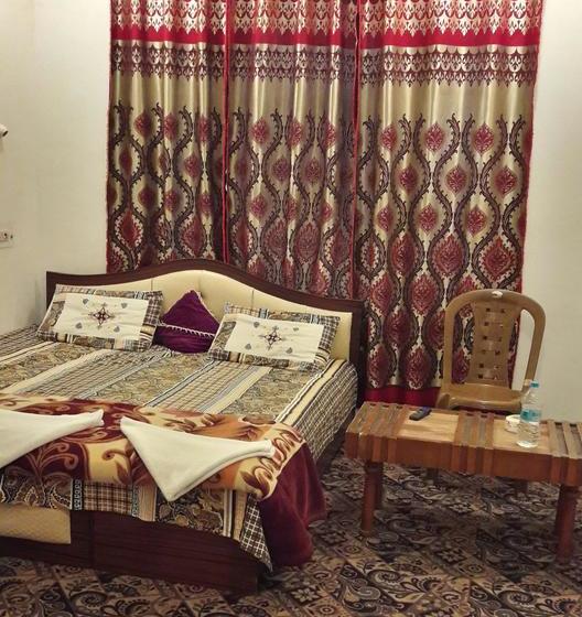 בית מלון כפרי Kashmir Inn