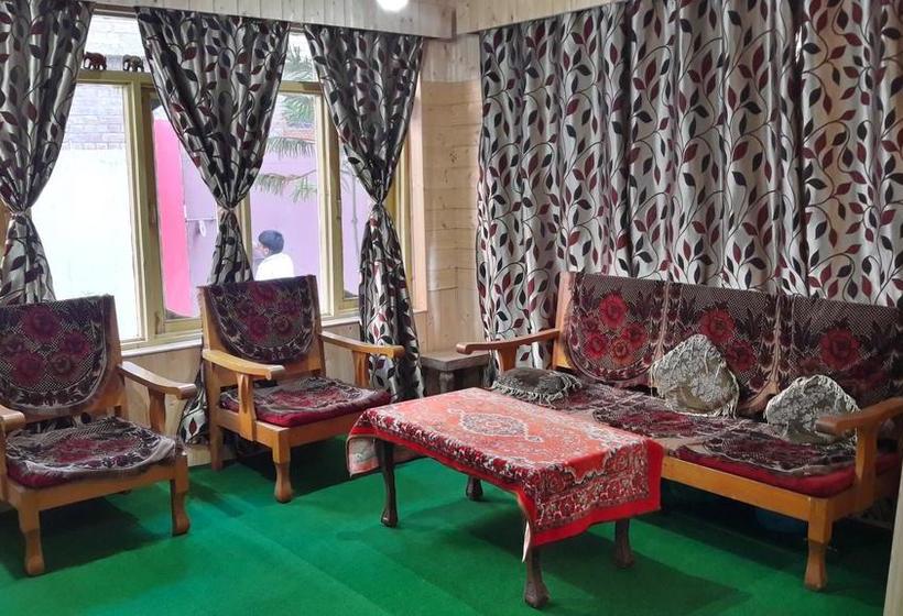 בית מלון כפרי Kashmir Inn