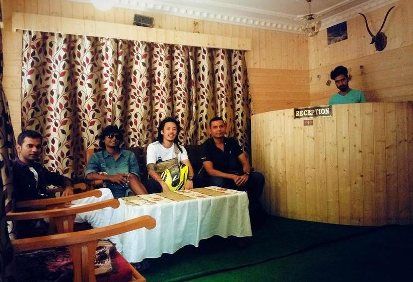 בית מלון כפרי Kashmir Inn