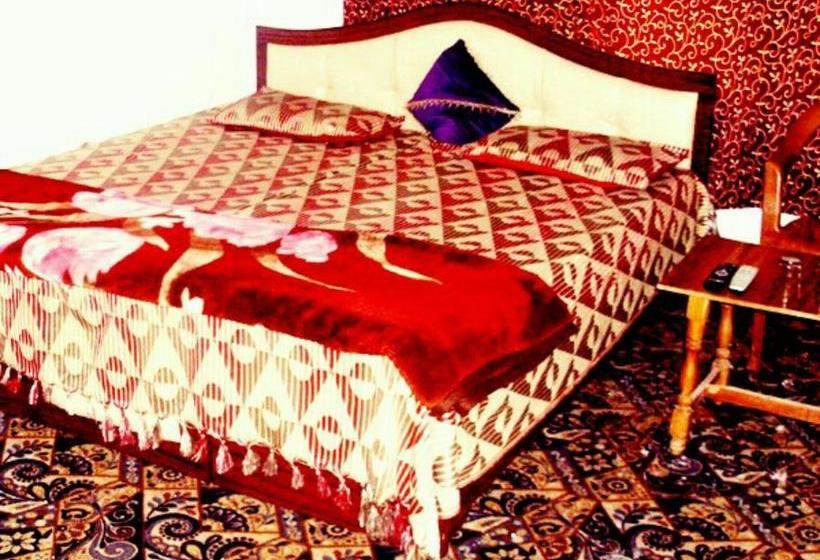 בית מלון כפרי Kashmir Inn