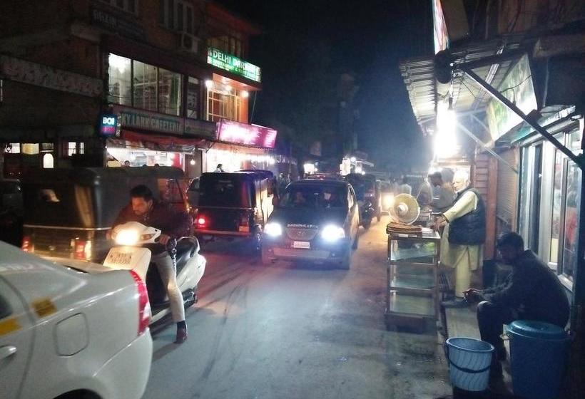 בית מלון כפרי Kashmir Inn