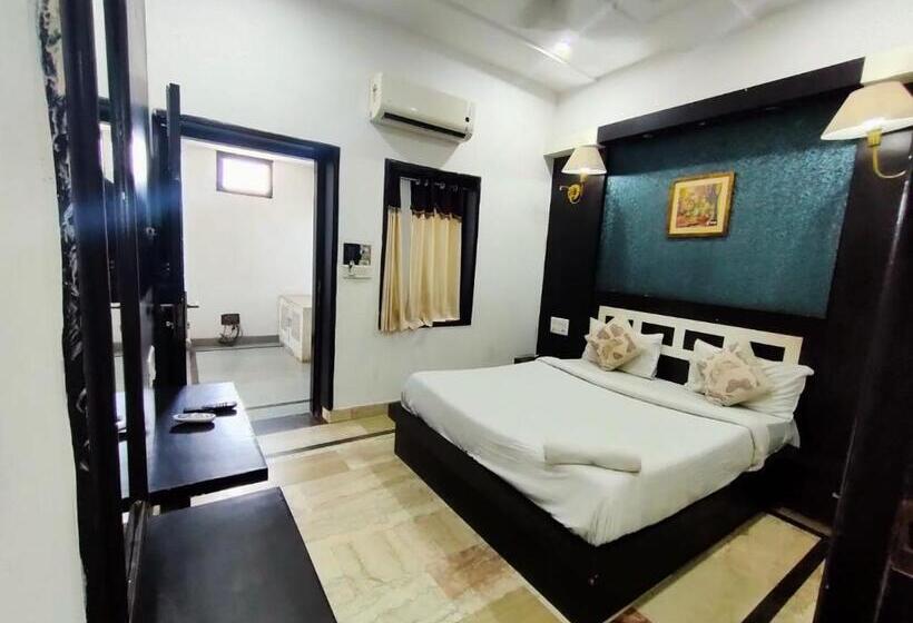 Laxman Resort By The Golden Taj Group &hotels