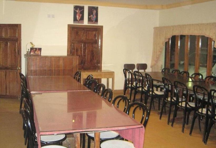 בית מלון כפרי Poopada