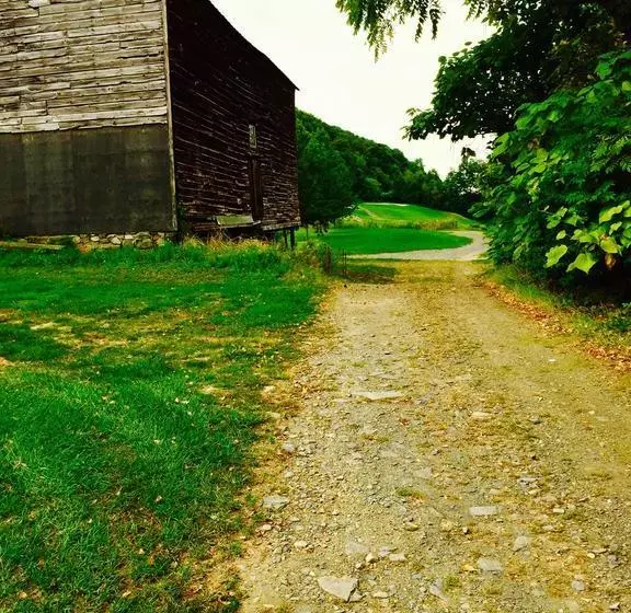 تختخواب و صبحانه Sam’s Cottage On The Greens
