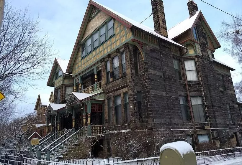 تختخواب و صبحانه Stone Gables Inn