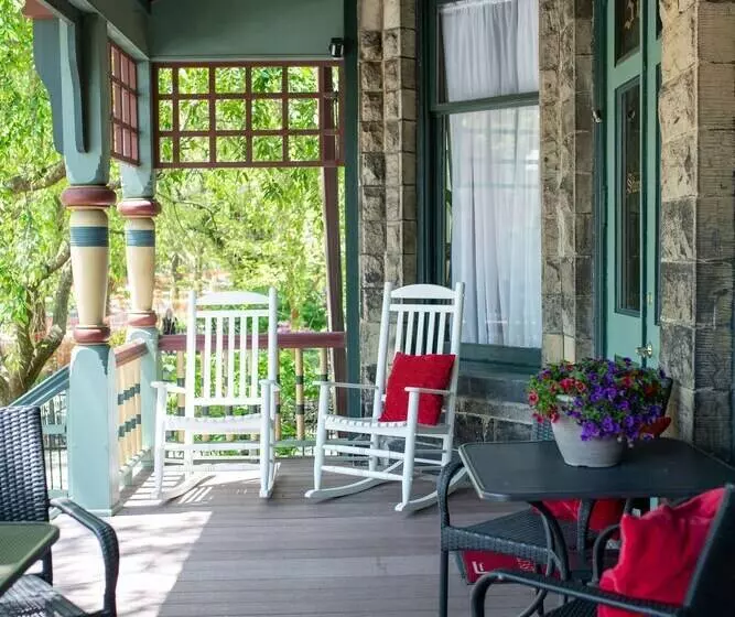 تختخواب و صبحانه Stone Gables Inn