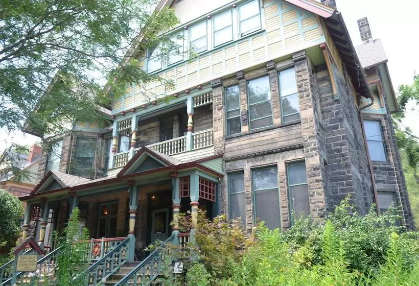 تختخواب و صبحانه Stone Gables Inn