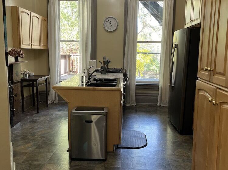 ベッドアンドブレックファースト Stone Gables Inn