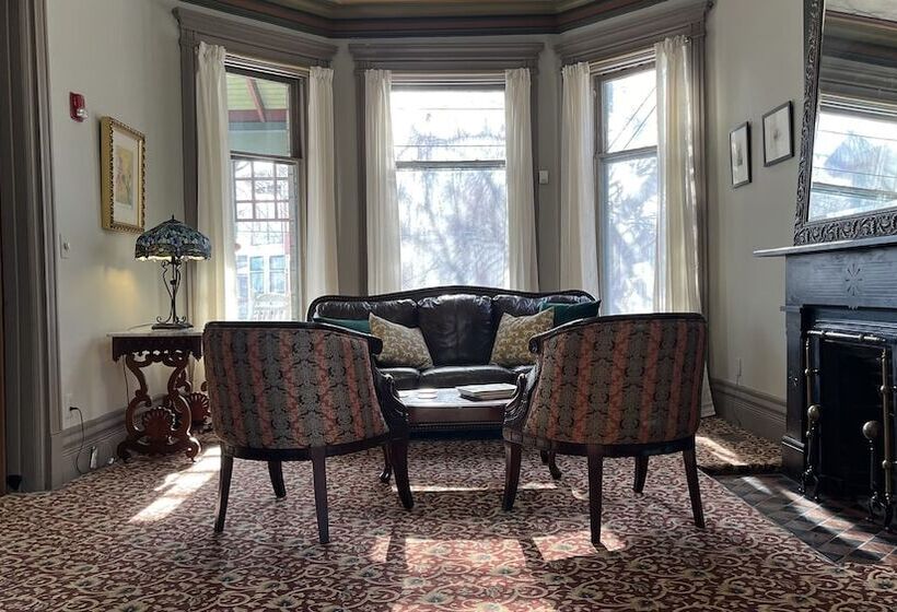 ベッドアンドブレックファースト Stone Gables Inn