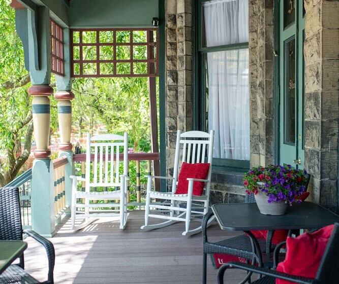 ベッドアンドブレックファースト Stone Gables Inn