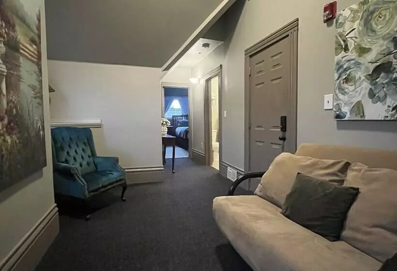 تختخواب و صبحانه Stone Gables Inn