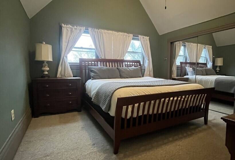 ベッドアンドブレックファースト Stone Gables Inn