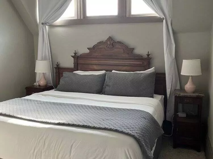 تختخواب و صبحانه Stone Gables Inn