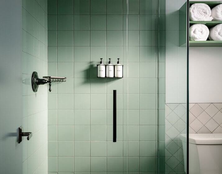 Daunts Albatross Motel