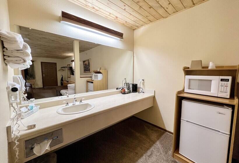 هتل Beartooth Hideaway Inn & Cabins