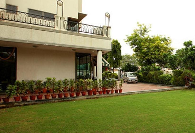 فندق Brijwasi Royal