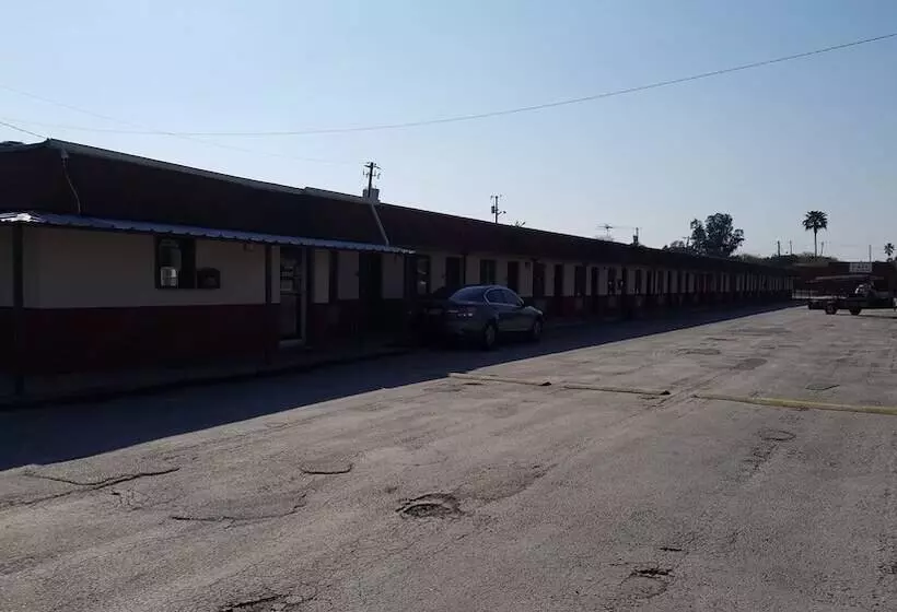 モーテル Budget Inn