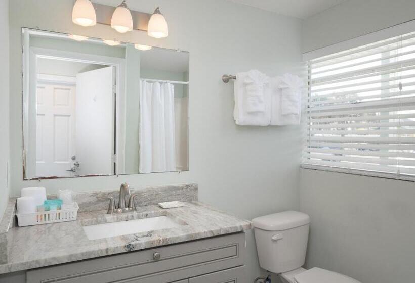 מוטל Sea Aire Oceanfront Inn