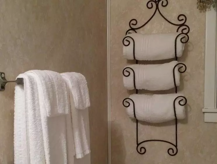 The Hoffmann Vacation Rental Bed & Breakfast