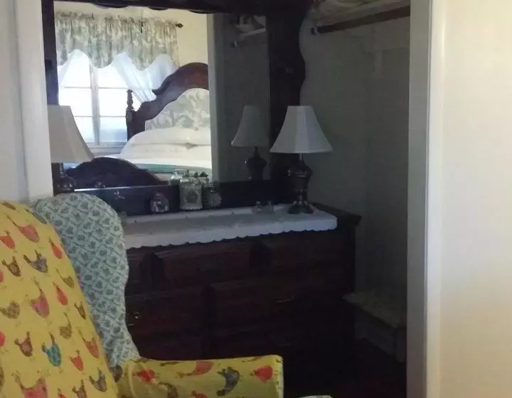 The Hoffmann Vacation Rental Bed & Breakfast