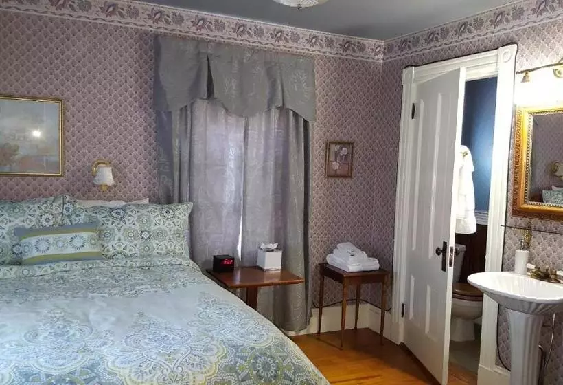 Holidae House Bed & Breakfast