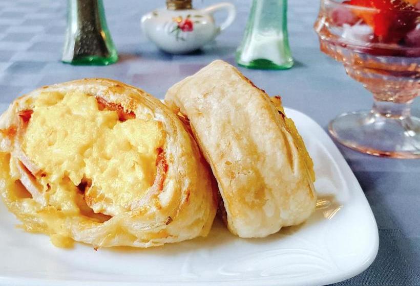 Holidae House Bed & Breakfast