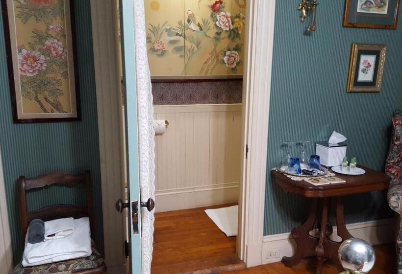 Holidae House Bed & Breakfast