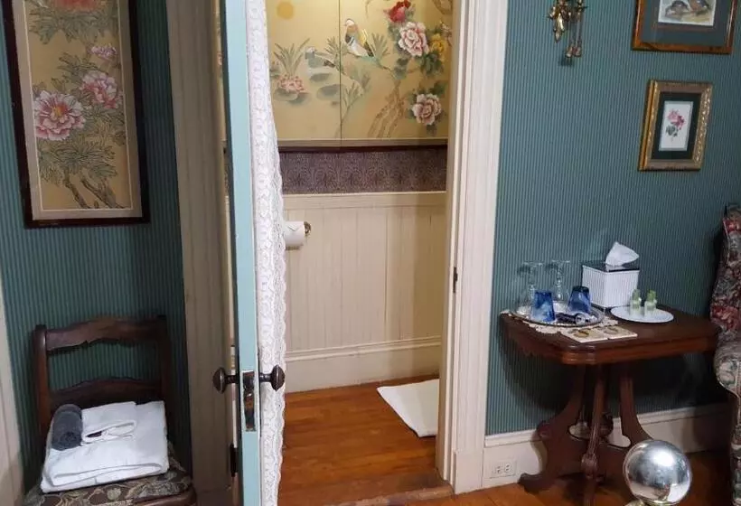 Holidae House Bed & Breakfast