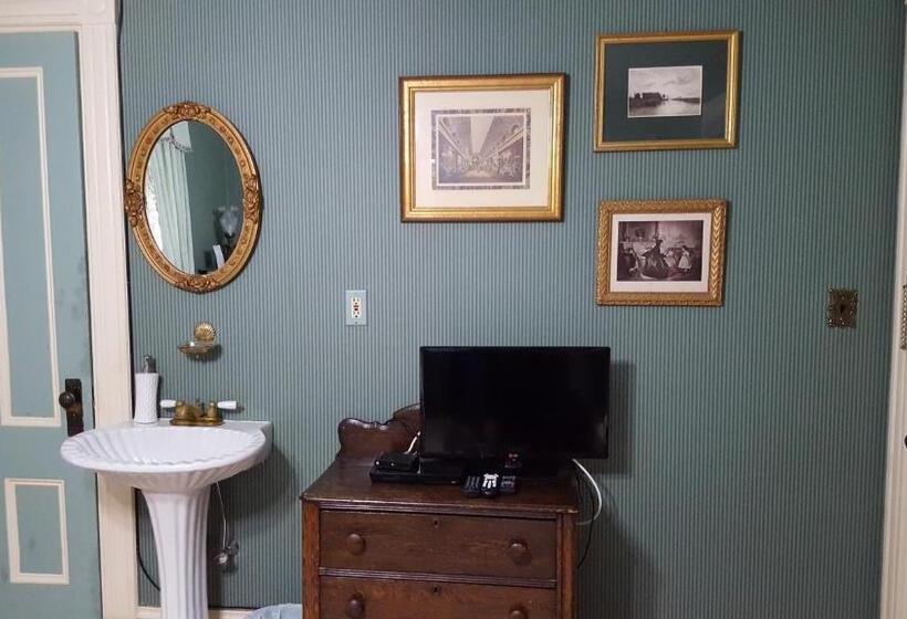 Holidae House Bed & Breakfast