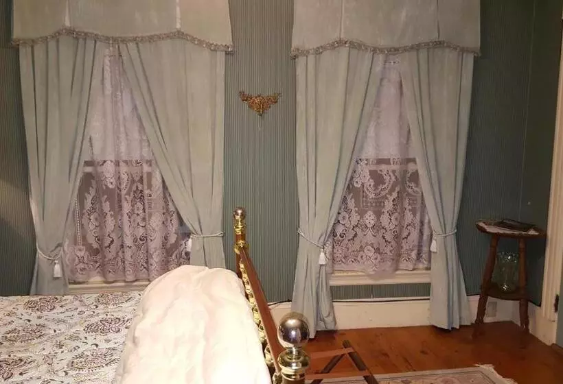 Holidae House Bed & Breakfast