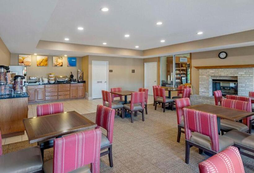 Отель Comfort Suites Normal University Area