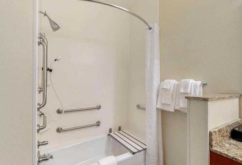 Отель Comfort Suites Normal University Area