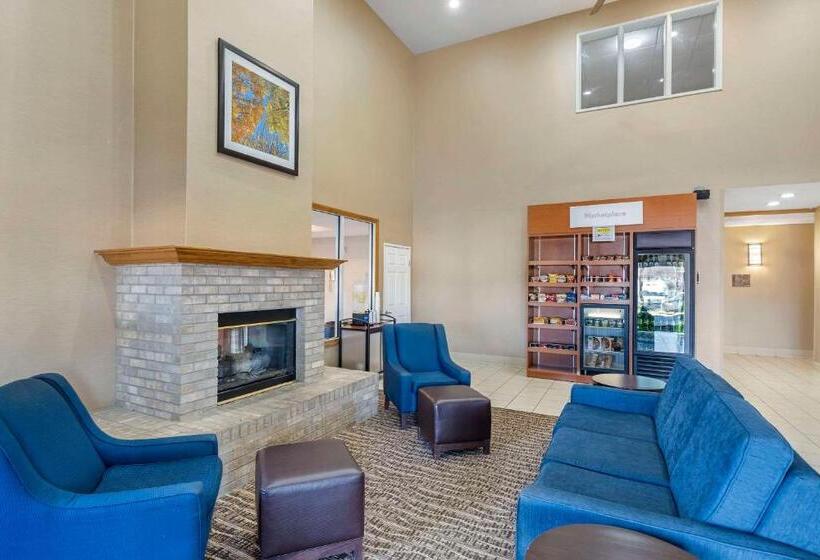 Отель Comfort Suites Normal University Area