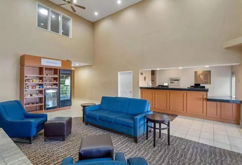 ホテル Comfort Suites Normal University Area
