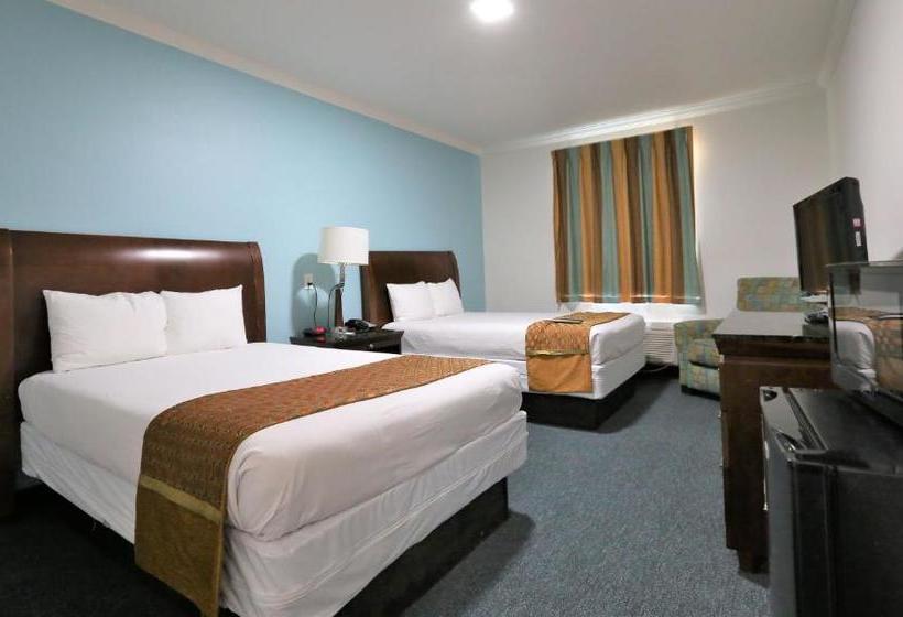 Отель Executive Inn & Suites Cuero
